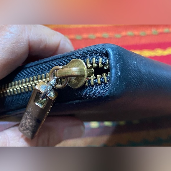 GUC Tory Burch Robinson Zip Continental
Wallet Black - Picture 11 of 14